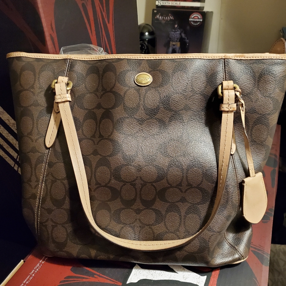 Coach tote.